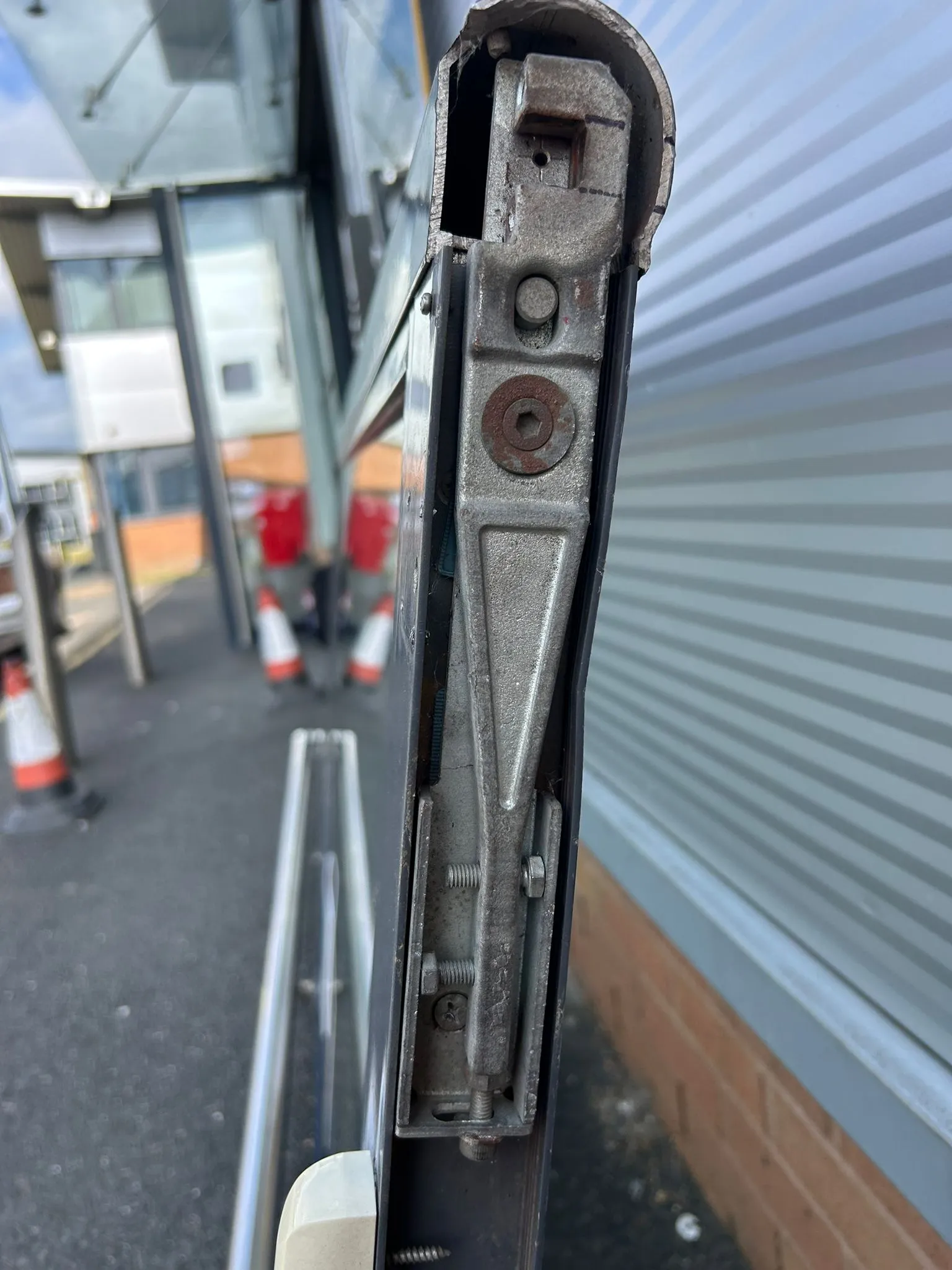 commercial aluminium floor spring repair door repair photo 2